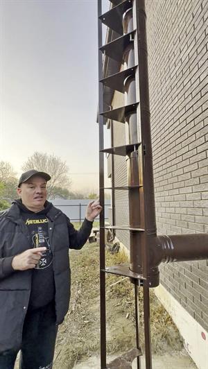 Фото установки дымоходной мачты